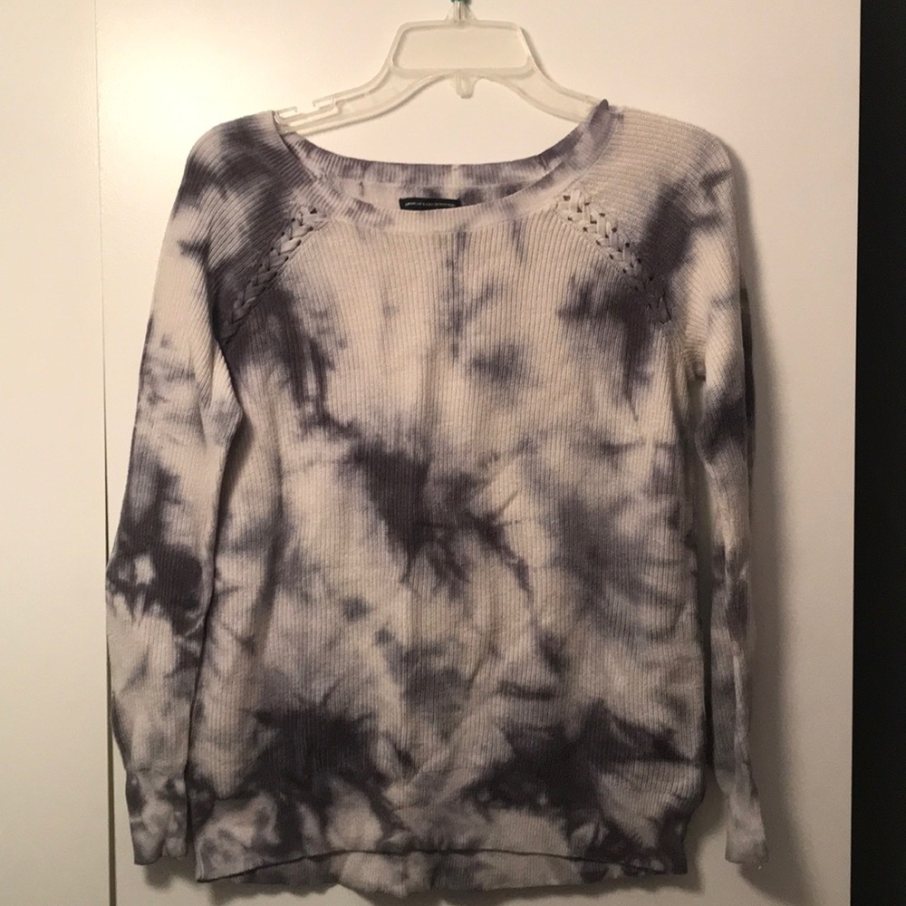 American Eagle White and blue knit sweater.